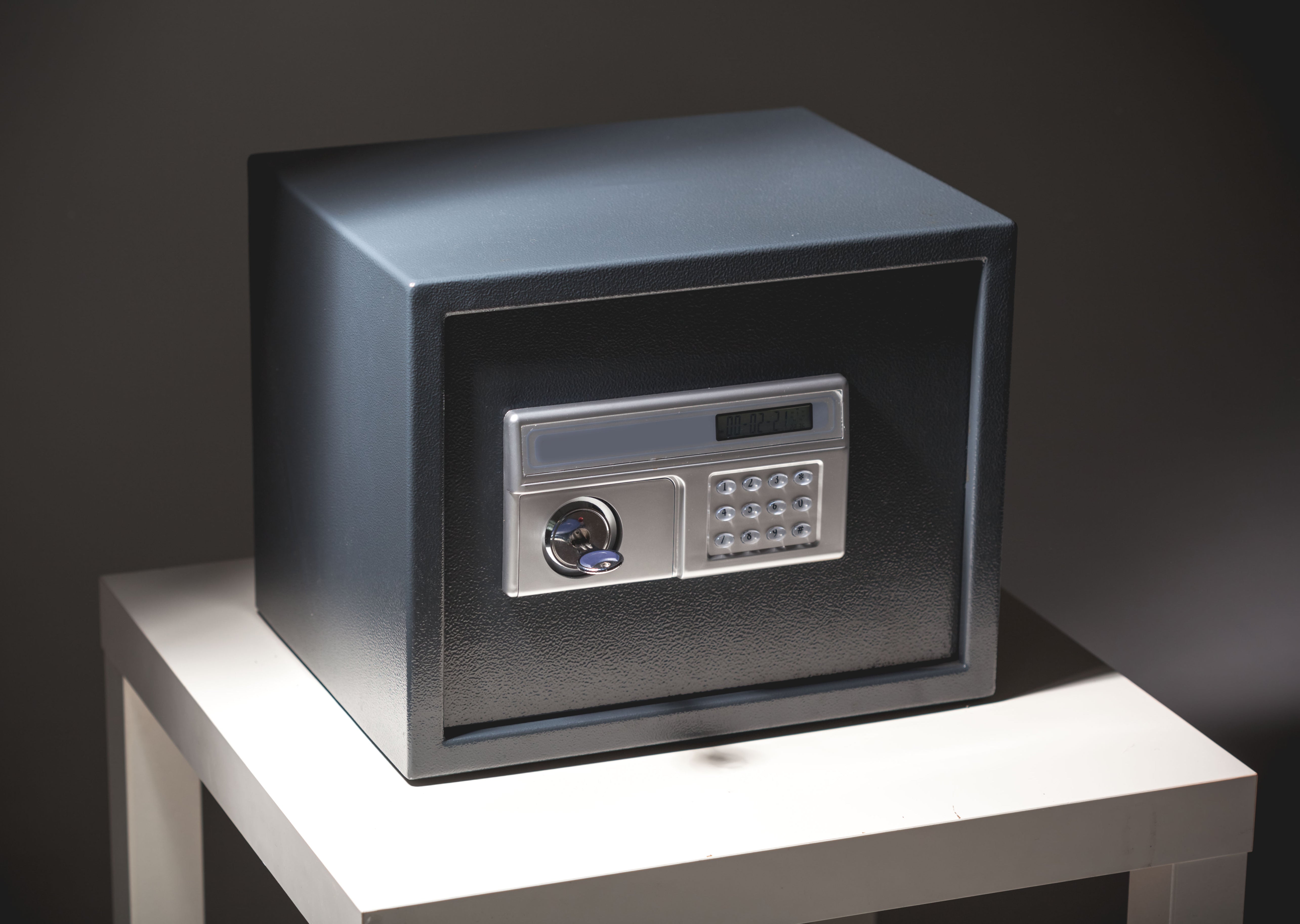  black color gun safe with a key and electricGun Safe Lock Mechanism